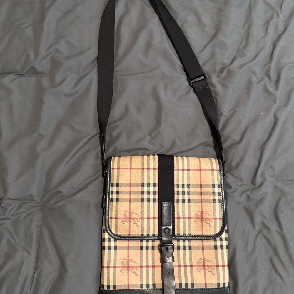Vintage Burberry Messenger bag, excellent condition